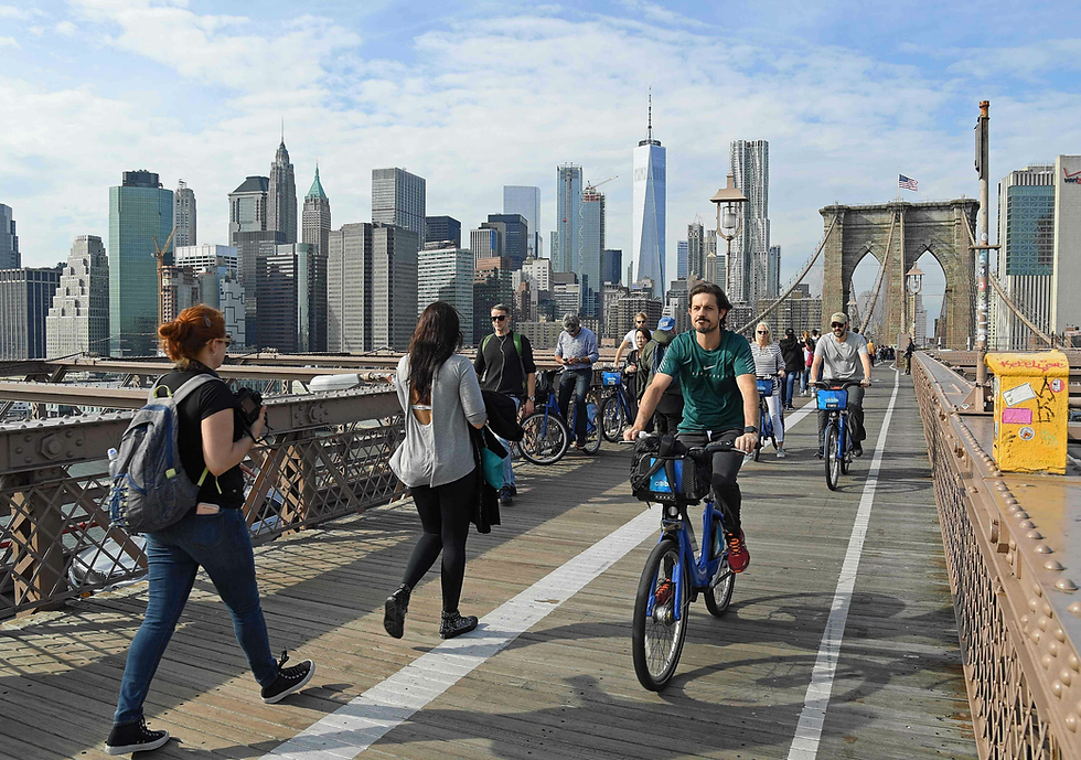 Traversée du pont de Brooklyn à vélo sur la piste cyclable protégée