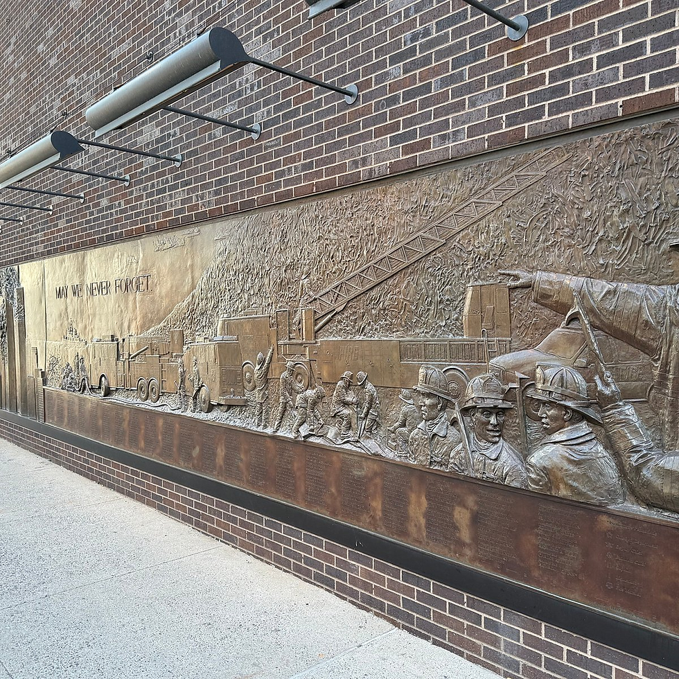 Le FDNY Memorial Wall sur la façade de la caserne Ten House (124 Liberty St), dédié aux 343 pompiers du 11 Septembre.