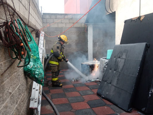 Vecinos reportaron un incendio en una vivienda ubicada en la unidad habitacional Real del Sol