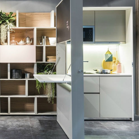 Elisa Spinelli idelisa studio Milano Interio design arredi trasformabili salvaspazio progettazione interior designer cucina soggiorno living monolocale bilocale case piccole cucina monoblocco nascosta