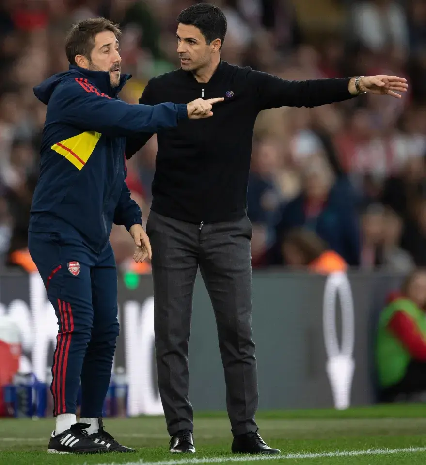 Arsenal's Set Play Coach; Nicolas Jover (left) in discussions with Mikel Arteta (right)