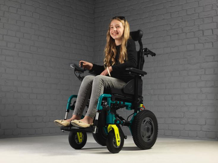 Girl smiling in an Esprit Action Junior power chair