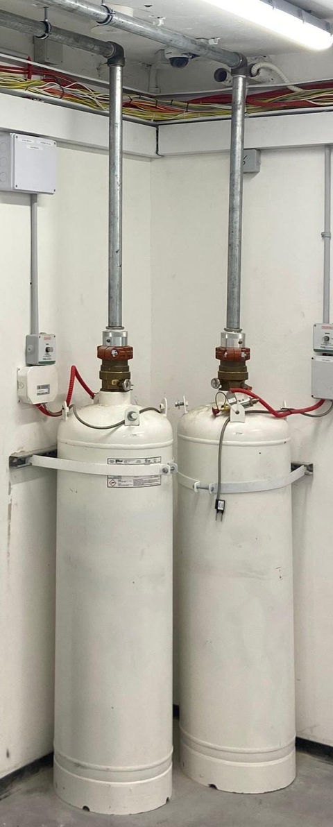 מיכלי כיבוי בגז לאולם סגור