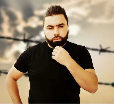 Omid Parvizi, a 40-year-old Kurdish citizen from Kamyaran, was arrested by security forces on Friday, September 25, 2025, and transferred to an unknown location. Sources close to his family reported that the arrest took place in his shop without a judicial warrant. There is currently no accurate information regarding the reasons for his arrest, his place of detention, or his condition.