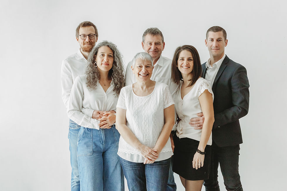 une photo de famille authentique et intemporel chez un photographe dans le Loiret