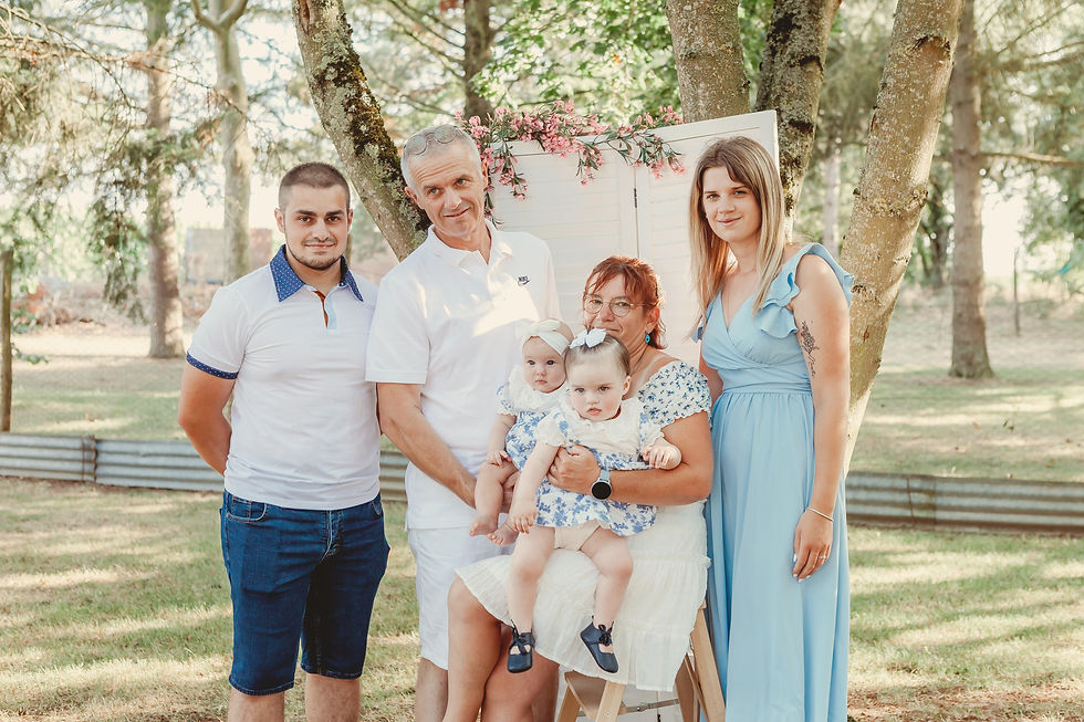 une séance photo de famille en extérieur dans le Loiret