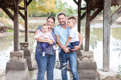 un shooting photo famille en extérieur près d'epieds en beauce