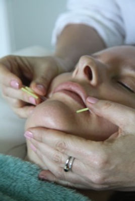 kelli howard cosmetic acupuncture.jpeg