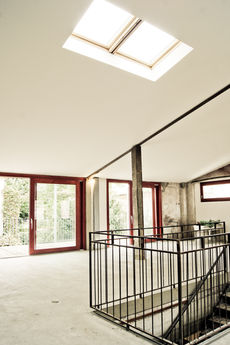 alzanti scorrevoli in legno laccati rosso