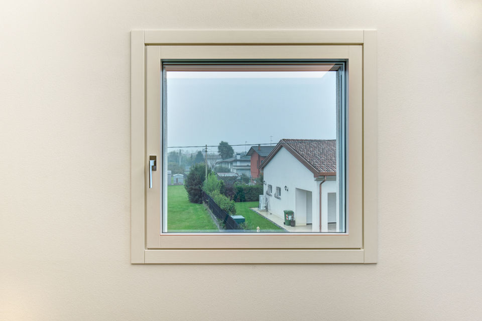 infissi in legno alluminio con cerniere a scomparsa