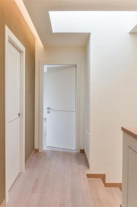 porte interne in legno laccate su abitazione moderna