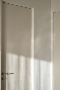 porte interne con apertura a tirare, porte in legno a tirare, porte in legno su misura, porte in legno personalizzate, porte a filo muro, produzione porte filo muro