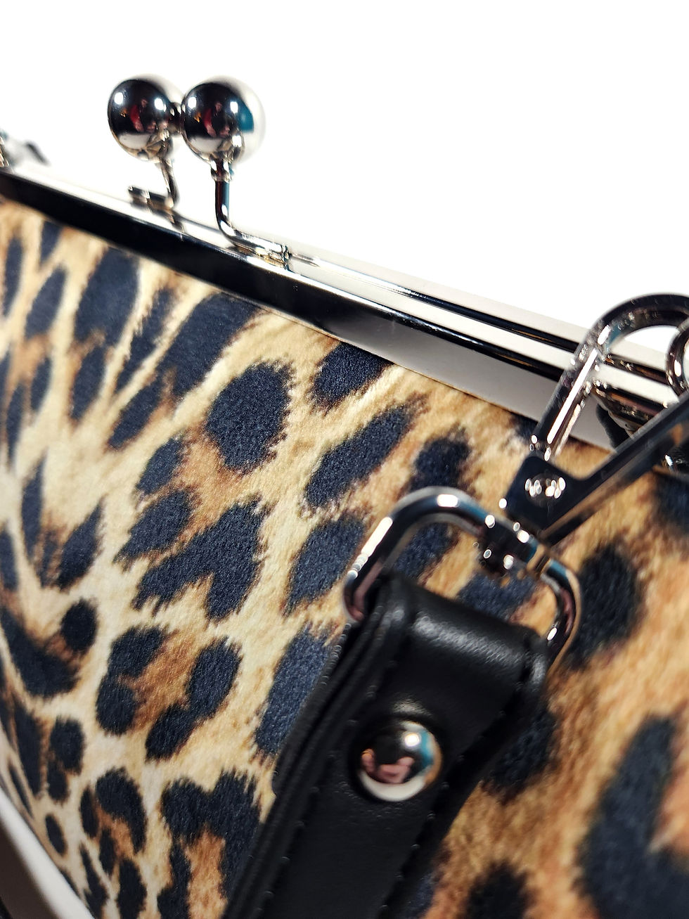 Thumbnail: Velvet Leopard Print Kisslock Purse