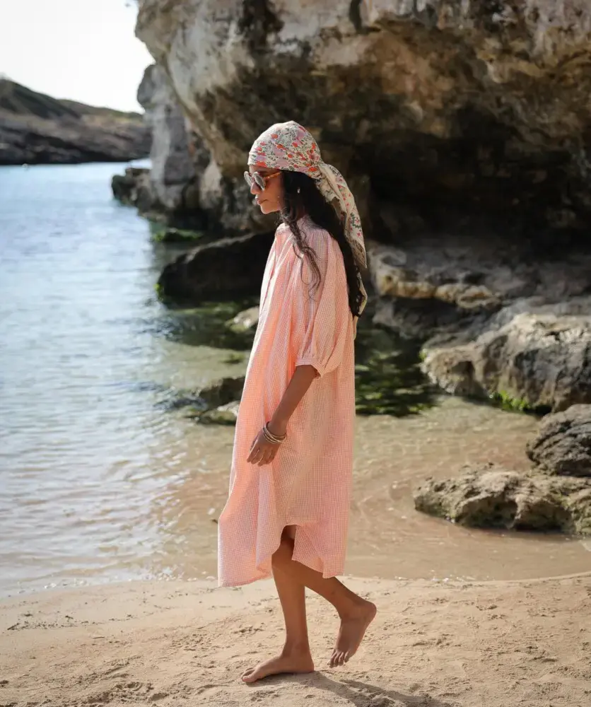 Miniature : Foulard Ellis Clémentine noué en bandeau, style estival bohème à la plage