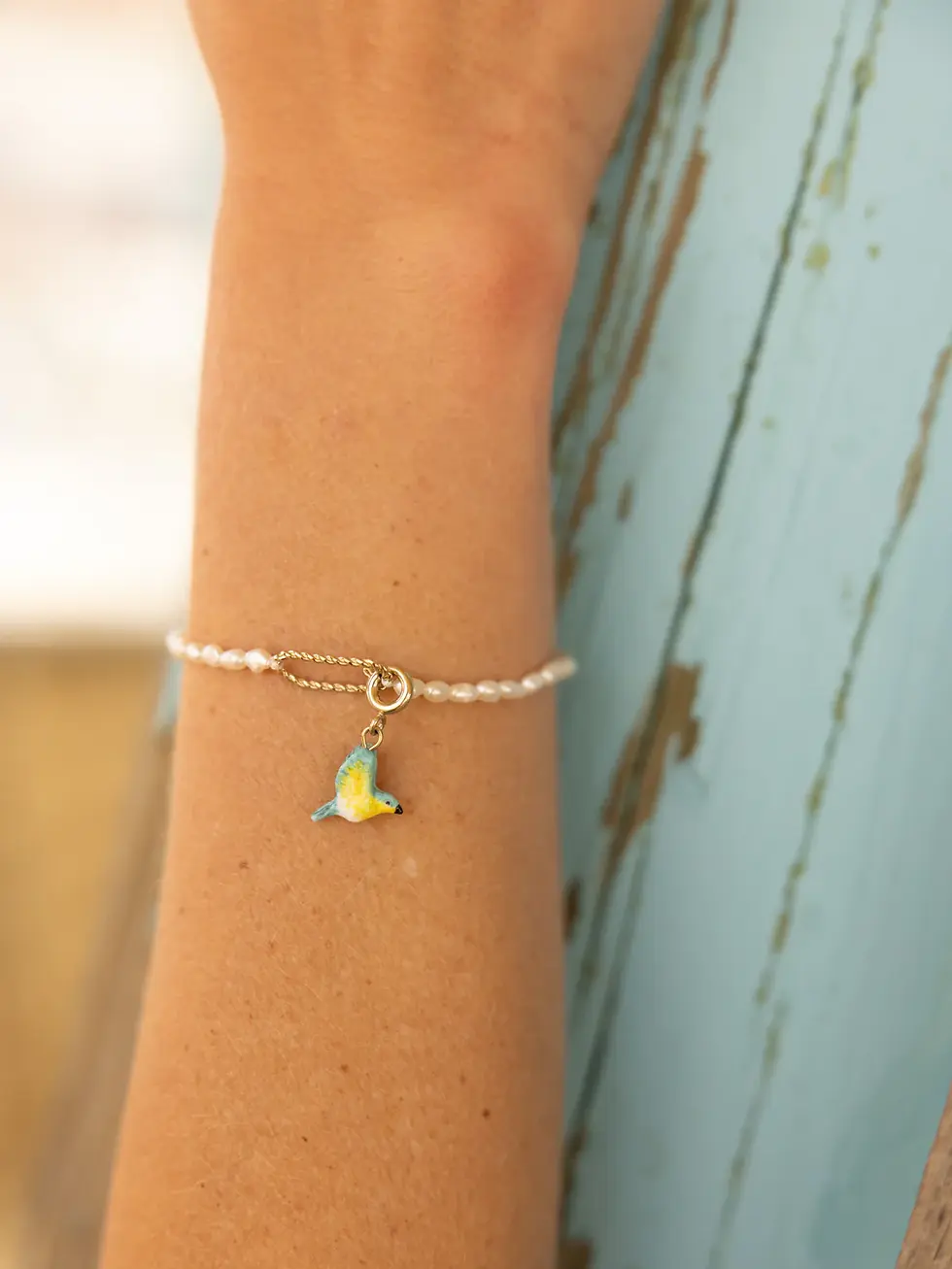 Miniature : Bracelet perles porté avec charm Nach Paruline Bleue