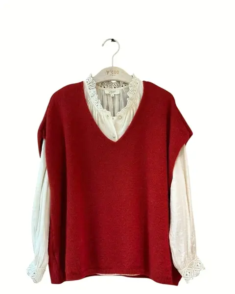 Pull sans manches femme Ycoo couleur rouille, maille douce en alpaga mélangé, col V, coupe ample et féminine.