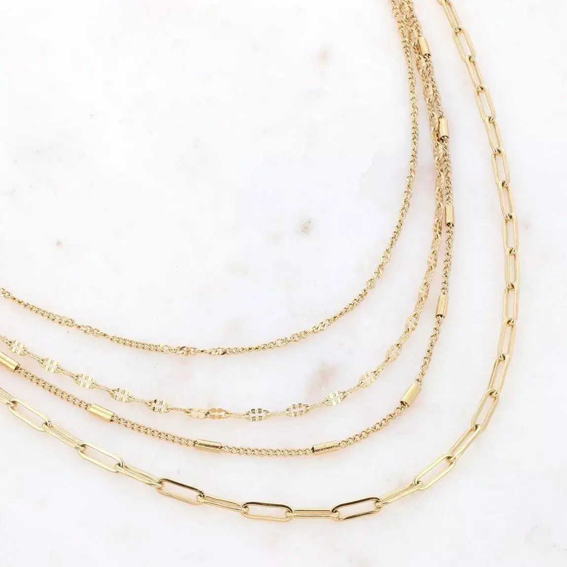 Collier Daphinia Bohm Paris à 4 chaînes en acier inoxydable doré, multi-rangs