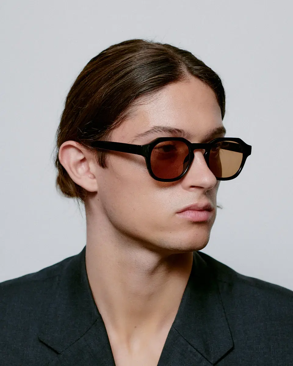 Miniature : Homme portant les lunettes de soleil A.Kjaerbede ZAN Black