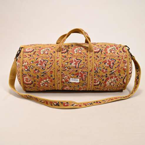 Sac de voyage matelassé Udaipur motif fleurs ocre moutarde – vue de face