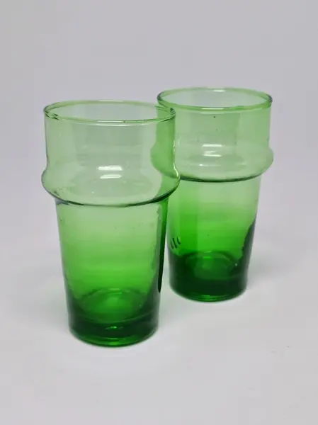 verres à eau verts Beldi recyclés artisanat marocain
