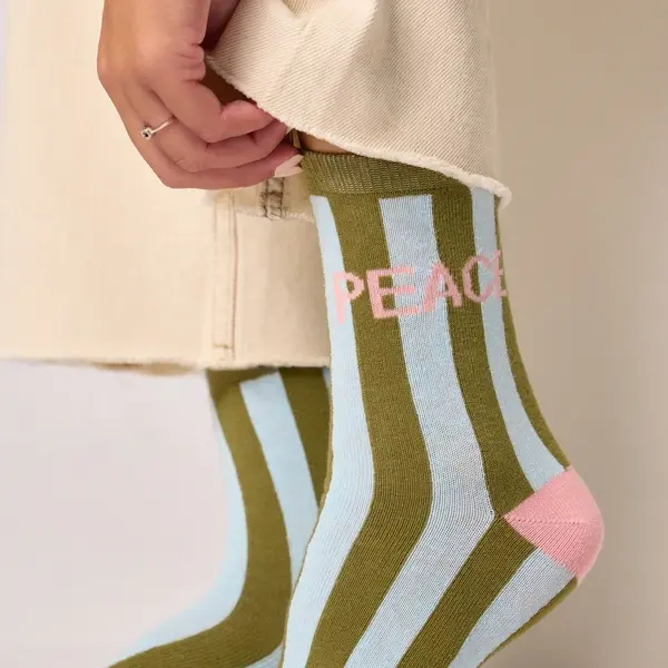 Miniature : Détail inscription Peace sur chaussettes femme Billybelt rayées