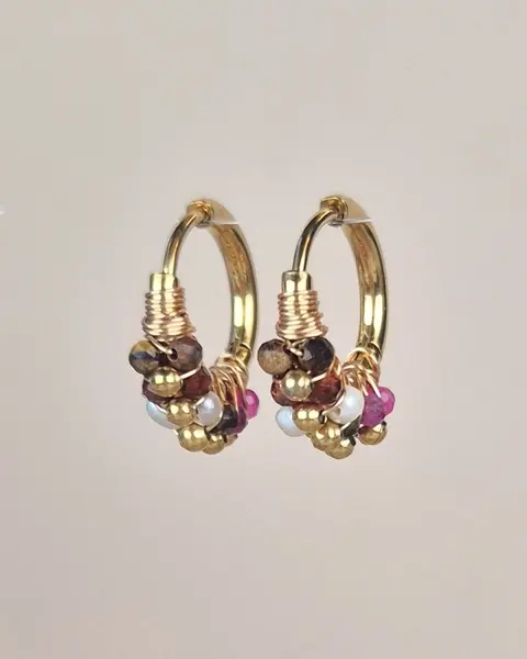 Boucles d’oreilles Muja Juma avec grenat, apatite et saphir