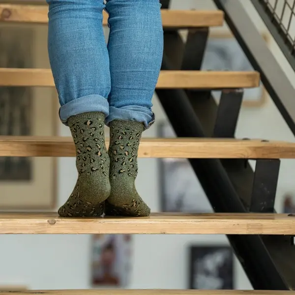 Miniature : Chaussettes femme motif léopard kaki avec fil pailleté