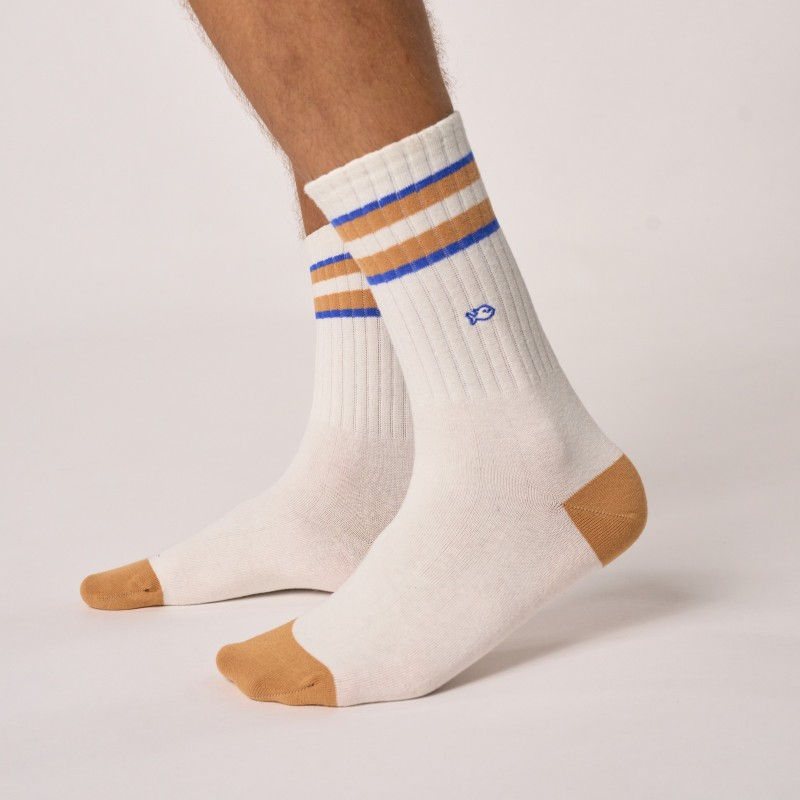 Chaussettes Billybelt rétro portées mi-mollet avec rayures bleu camel