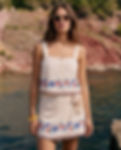 Jupe-short ivoire fleurs Ycoo en viscose portée avec top assorti