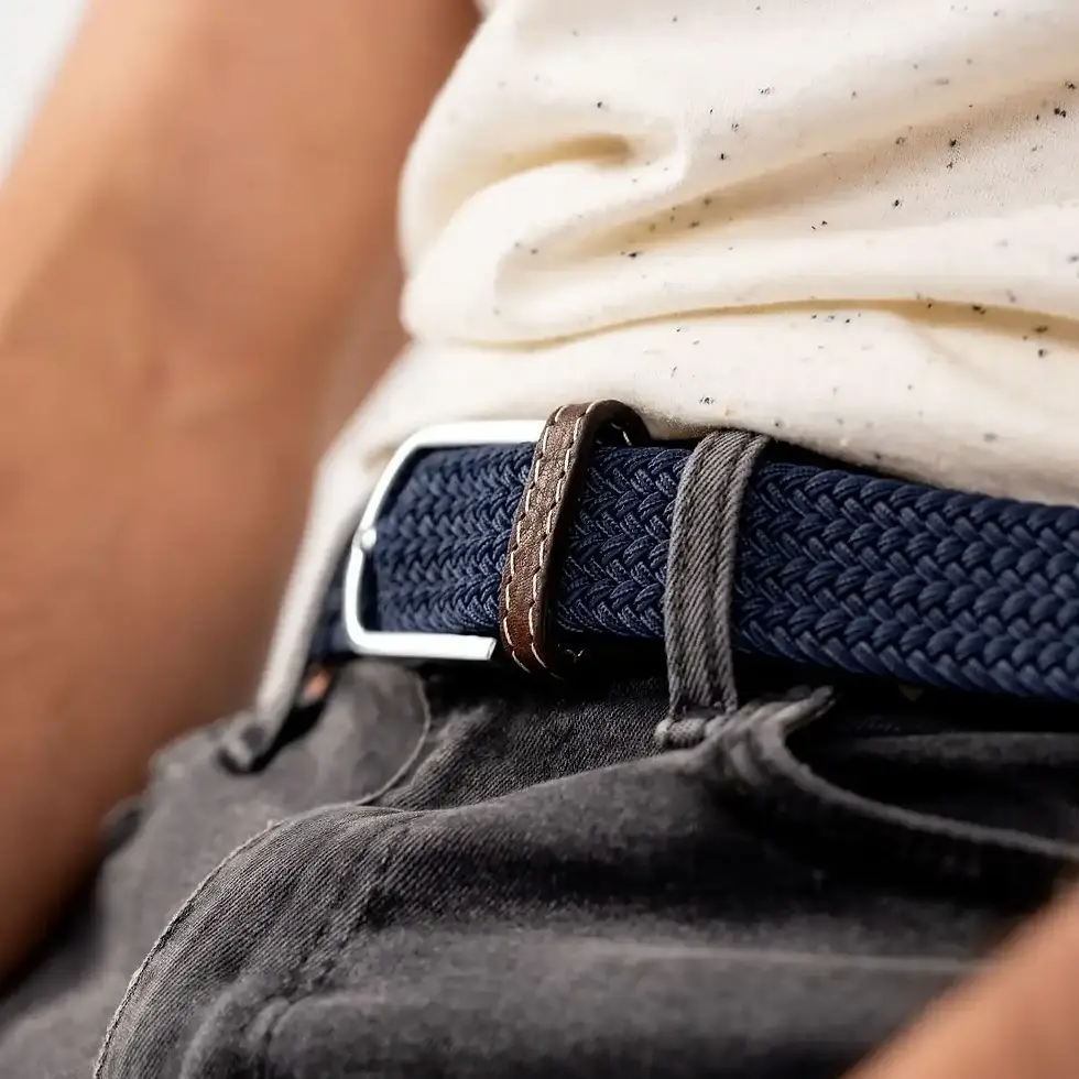Miniature : Vue rapprochée du passant en cuir marron de la ceinture tressée Bleu Ardoise Billybelt