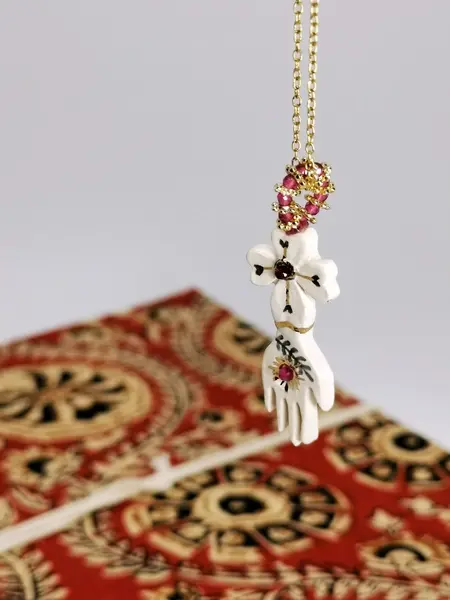 Miniature : Collier talisman Main & Trèfle Ma&Lo en faïence artisanale