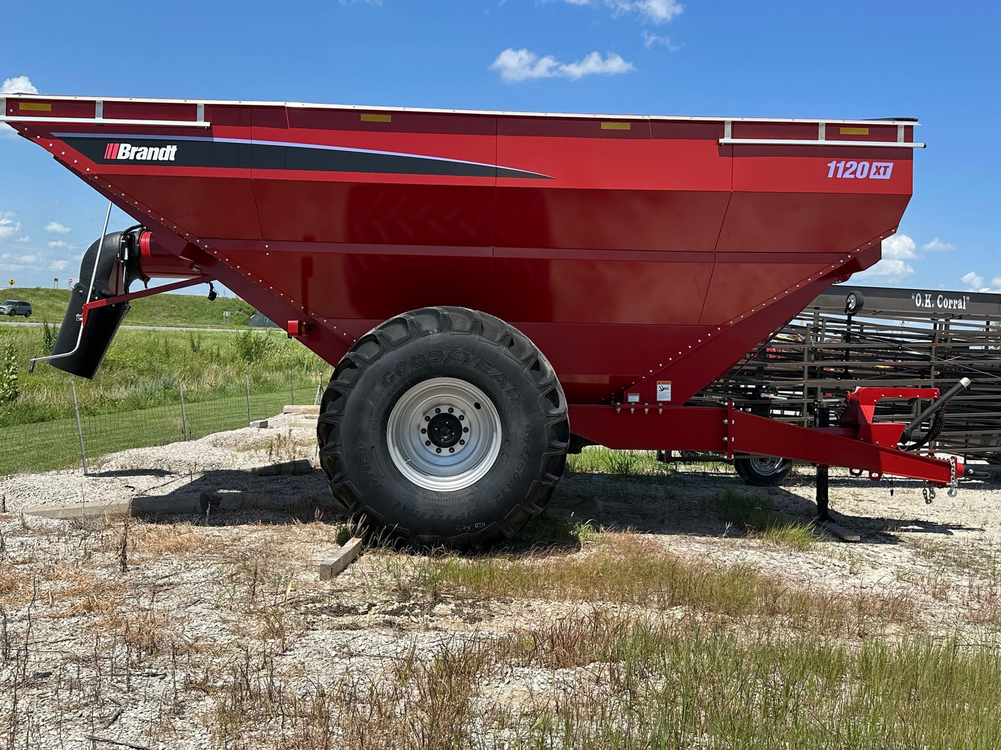 1120XT Brandt Grain Cart