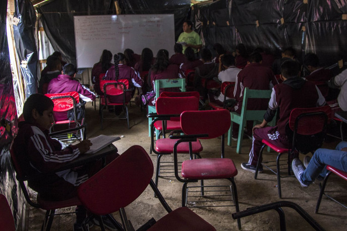 La crisis del coronavirus obliga a desertar a 2,5 millones de estudiantes mexicanos