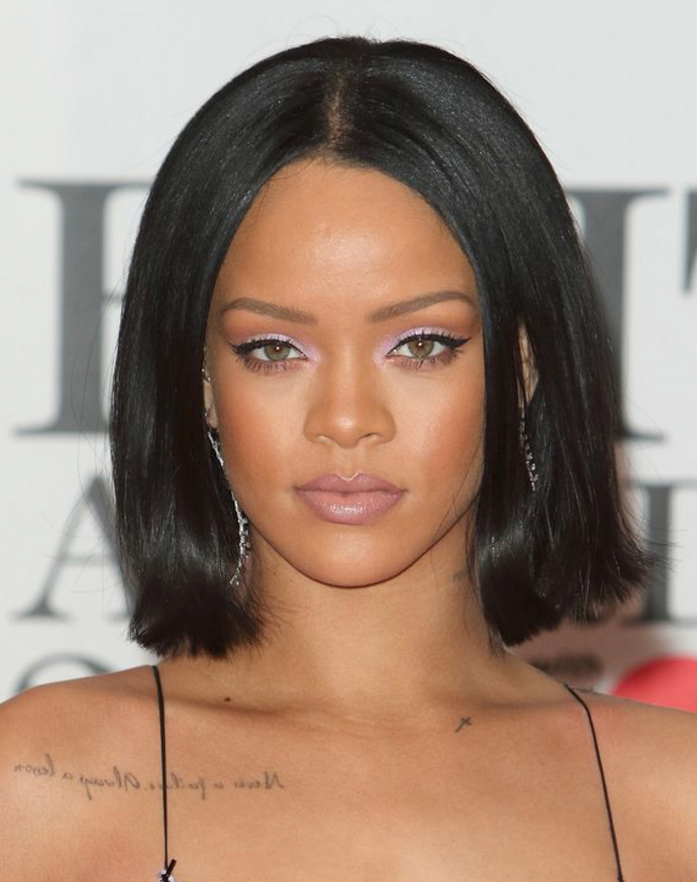 Rihanna’s cool olive undertone is enhanced by cool-toned makeup and darker, cool hair, creating a smooth and harmonious look.