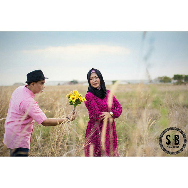 Love is when the other person's happiness is more important than your own__#streetphotography #ig_ph