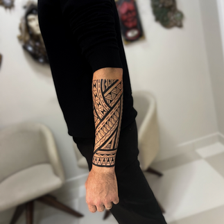 Tattoo tribal no antebraço