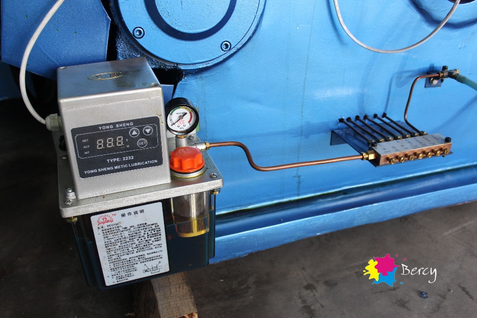 Miniatura: Corte e Vinco - BM 1040