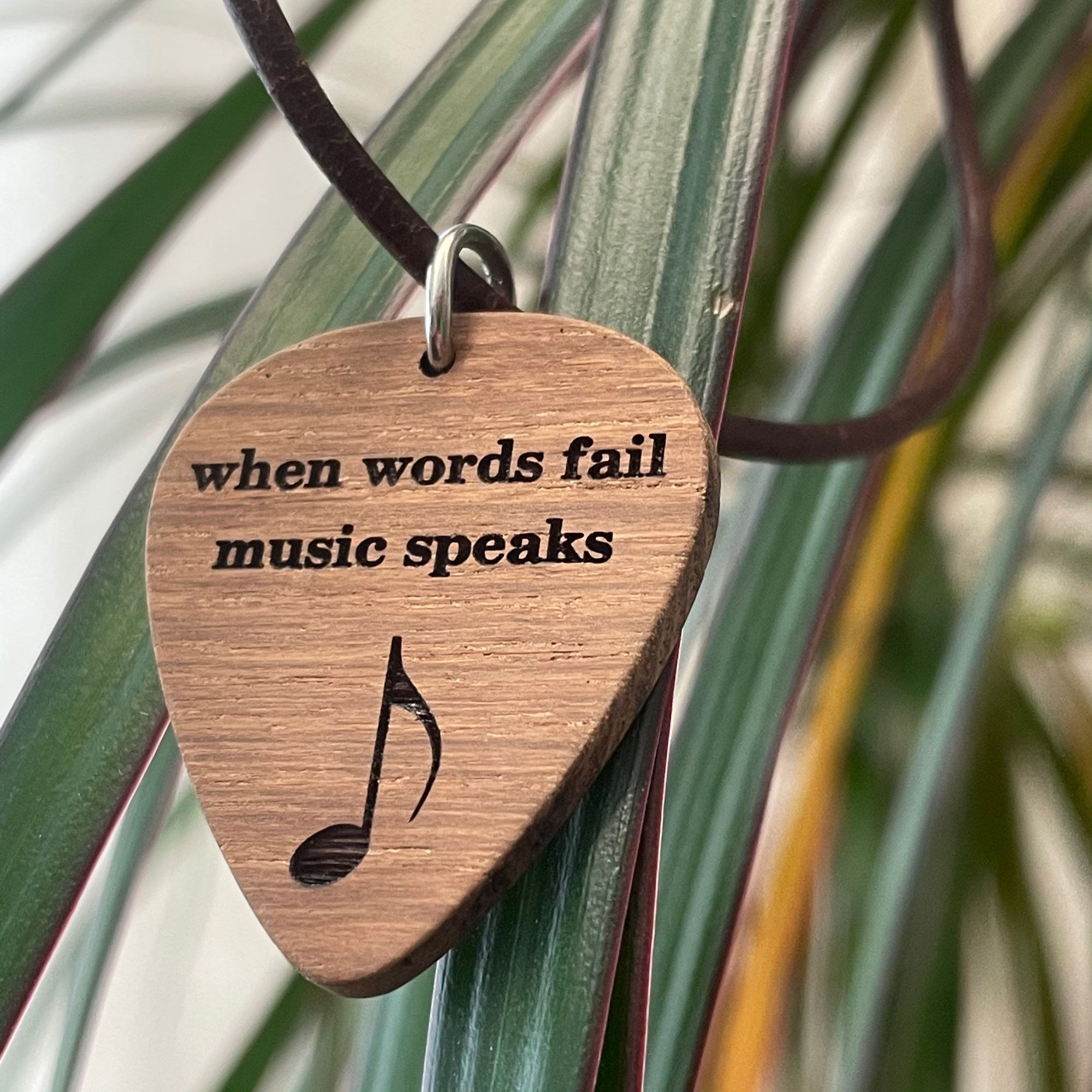 Plektrum aus Holz mit/ohne individueller Lasergravur