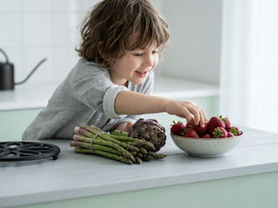Mai est le mois de la transition. Entre les fibres douces des asperges et le plein de vitamine C des premières fraises, découvrez comment optimiser votre assiette printanière avec les conseils experts de Barbara