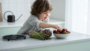 Mai est le mois de la transition. Entre les fibres douces des asperges et le plein de vitamine C des premières fraises, découvrez comment optimiser votre assiette printanière avec les conseils experts de Barbara