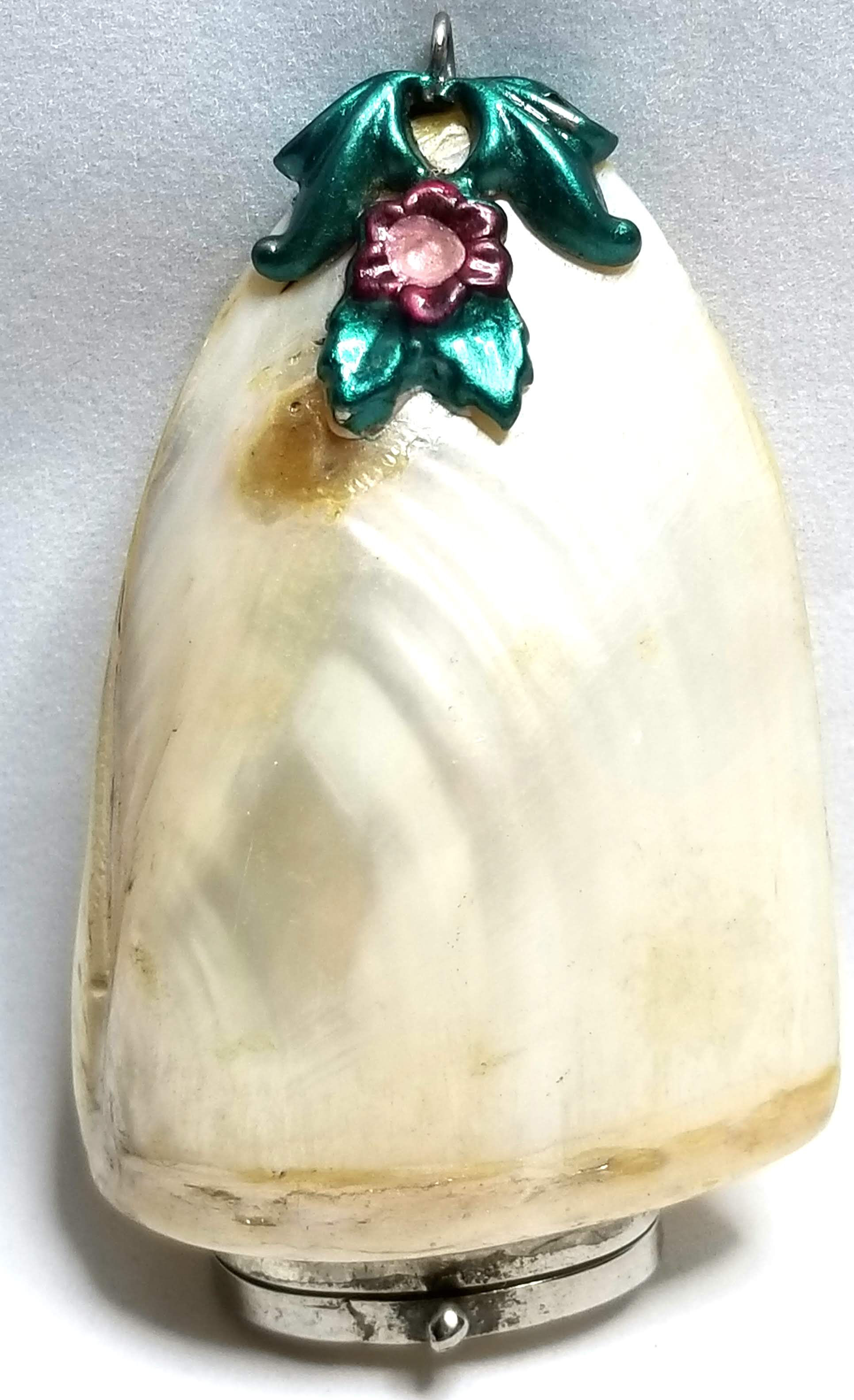 Designer by provenance, pendant, pill box, Christmas motif, seashell.