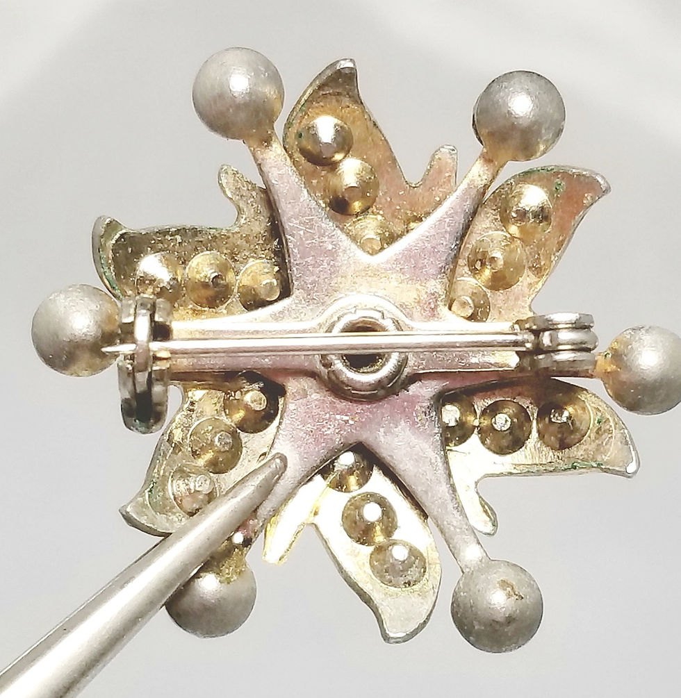 Thumbnail: Designer by provenance, brooch, multi-colored crystals and faux pearls