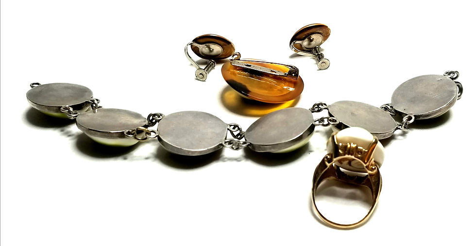 Thumbnail: Designer by provenance, set, bracelet, brooch, earrings and ring, gallstones.