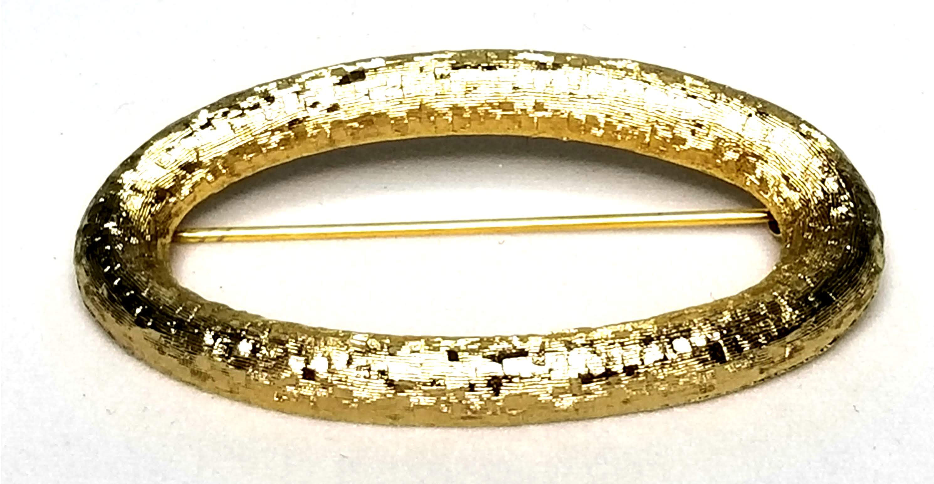 Designer by Monet, brooch, oval shaped, gold tone 2 x 1 inch.