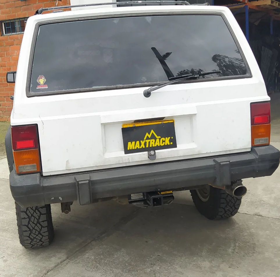Tiro de Arrastre Jeep Cherokee 1987-2001 (No Incluye Accesorios Para Remolque)