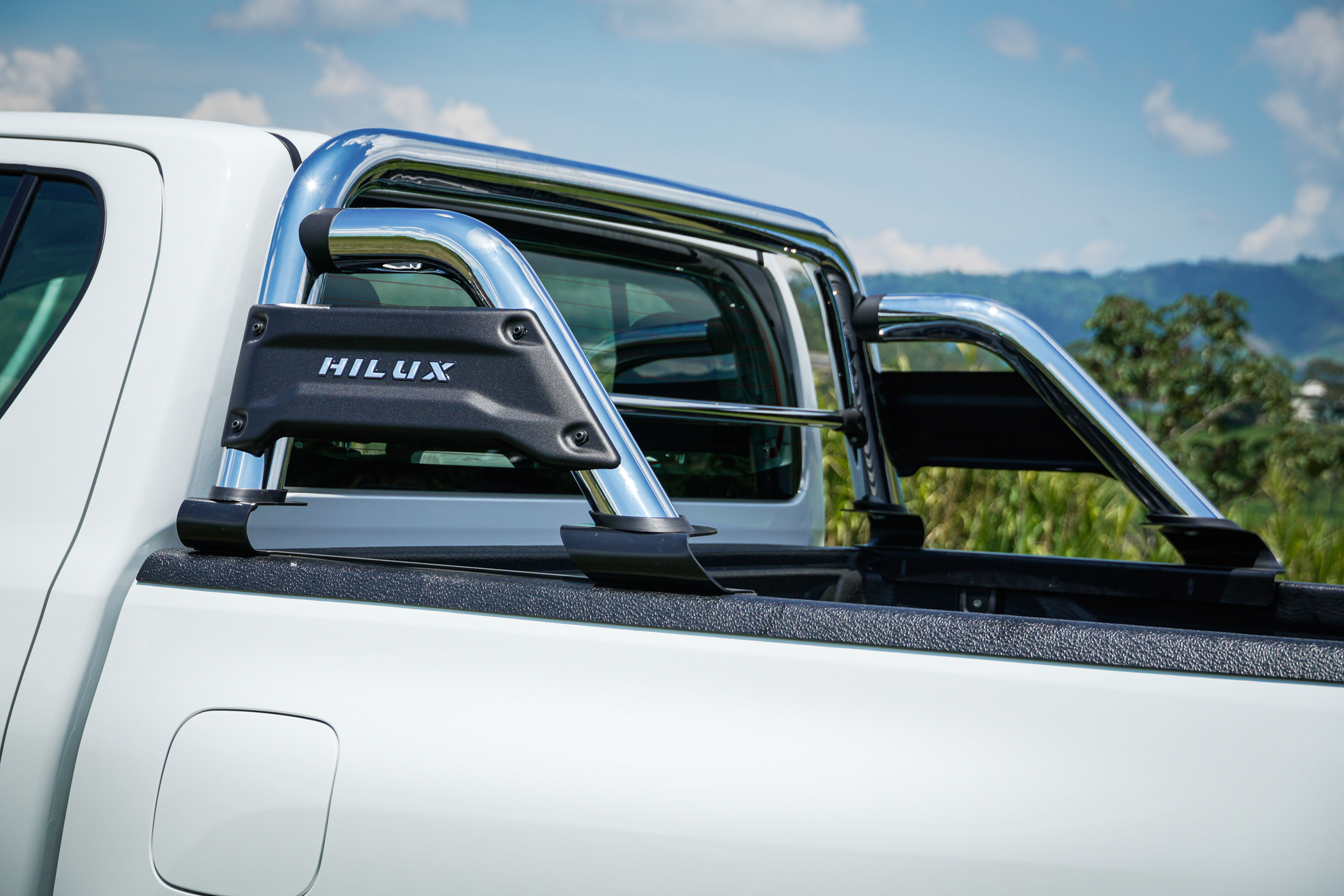 Barra Deportiva B5 Cromada Para Toyota Hilux 2007-2026
