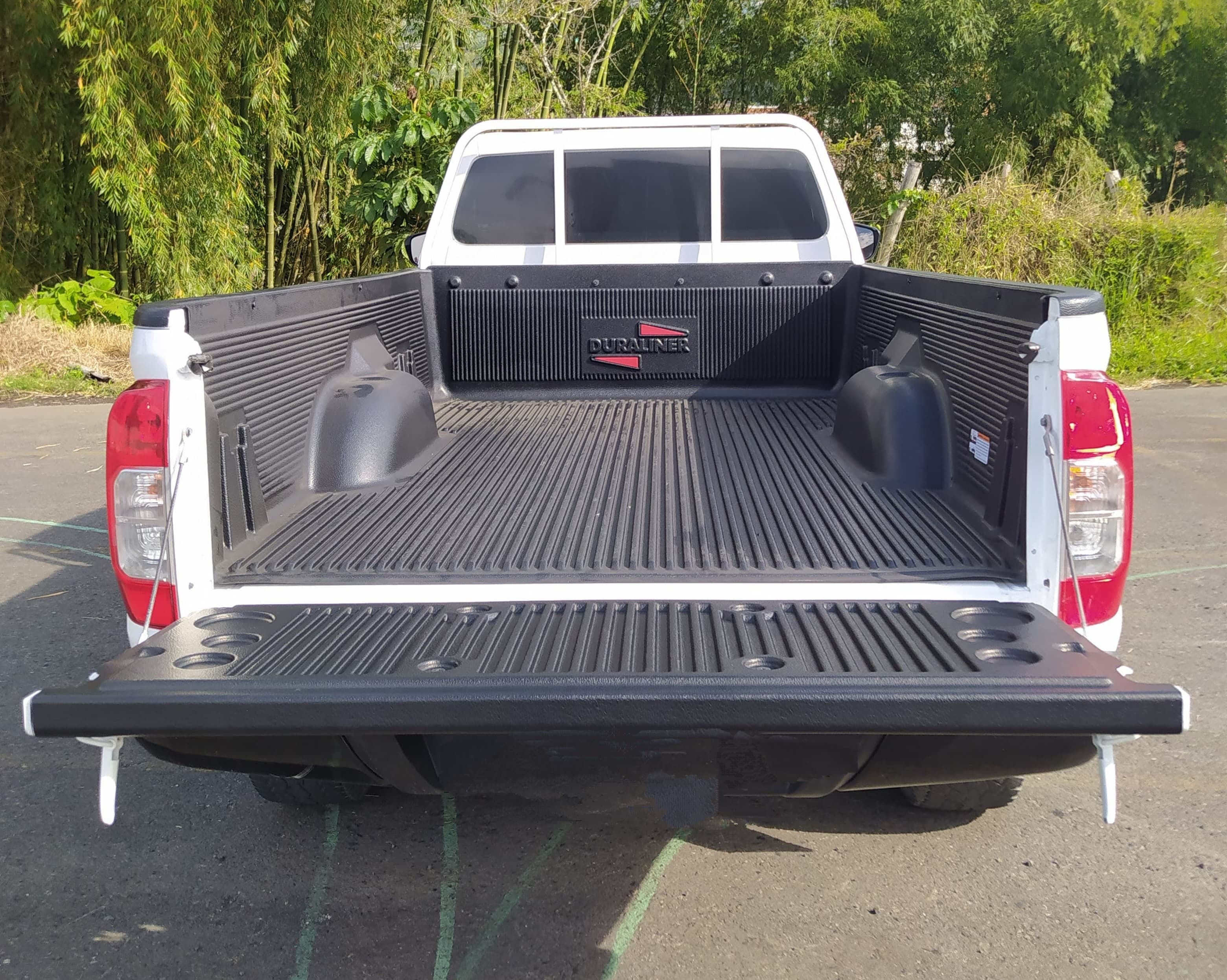 Protector De Platon Duraliner Para Nissan NP300 Cabina Sencilla (2016-2026)