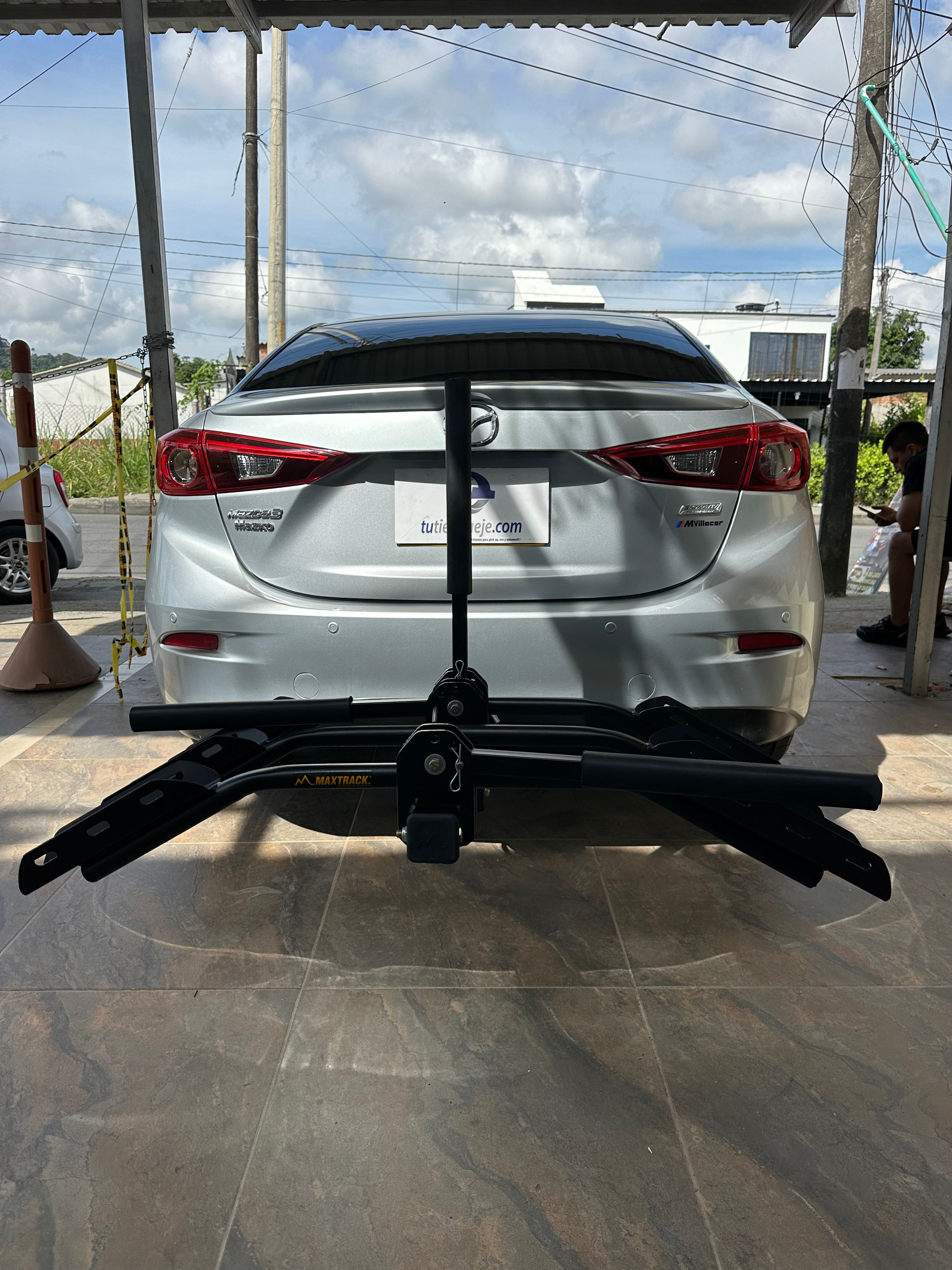 Portabicicletas Maxtrack Steel x3 para Mazda 3 Sedan (2015 - 2019)