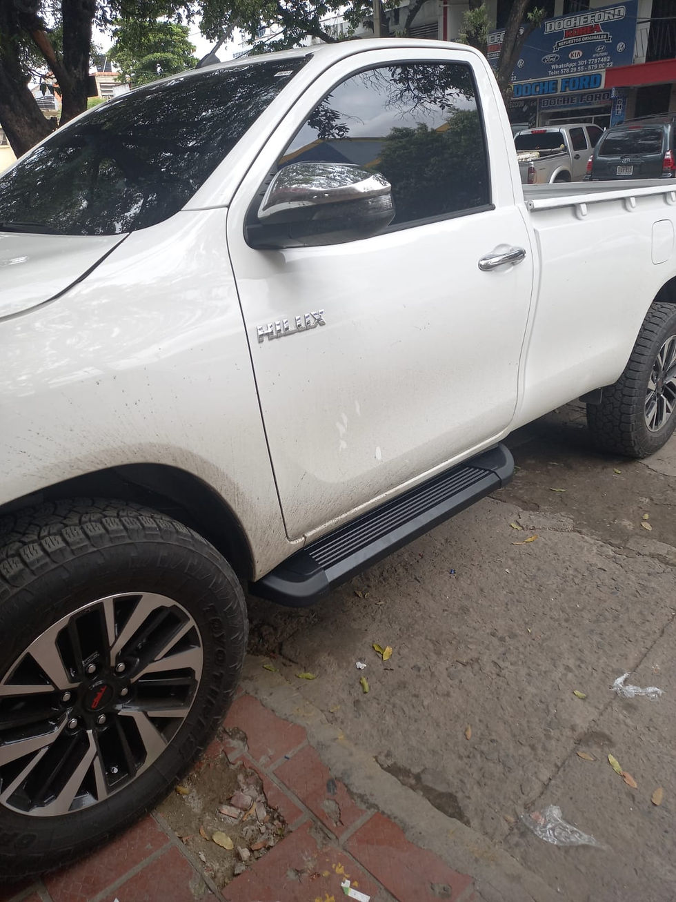 Estribos Planos Negros Aluminio Para Hilux Cabina Sencilla