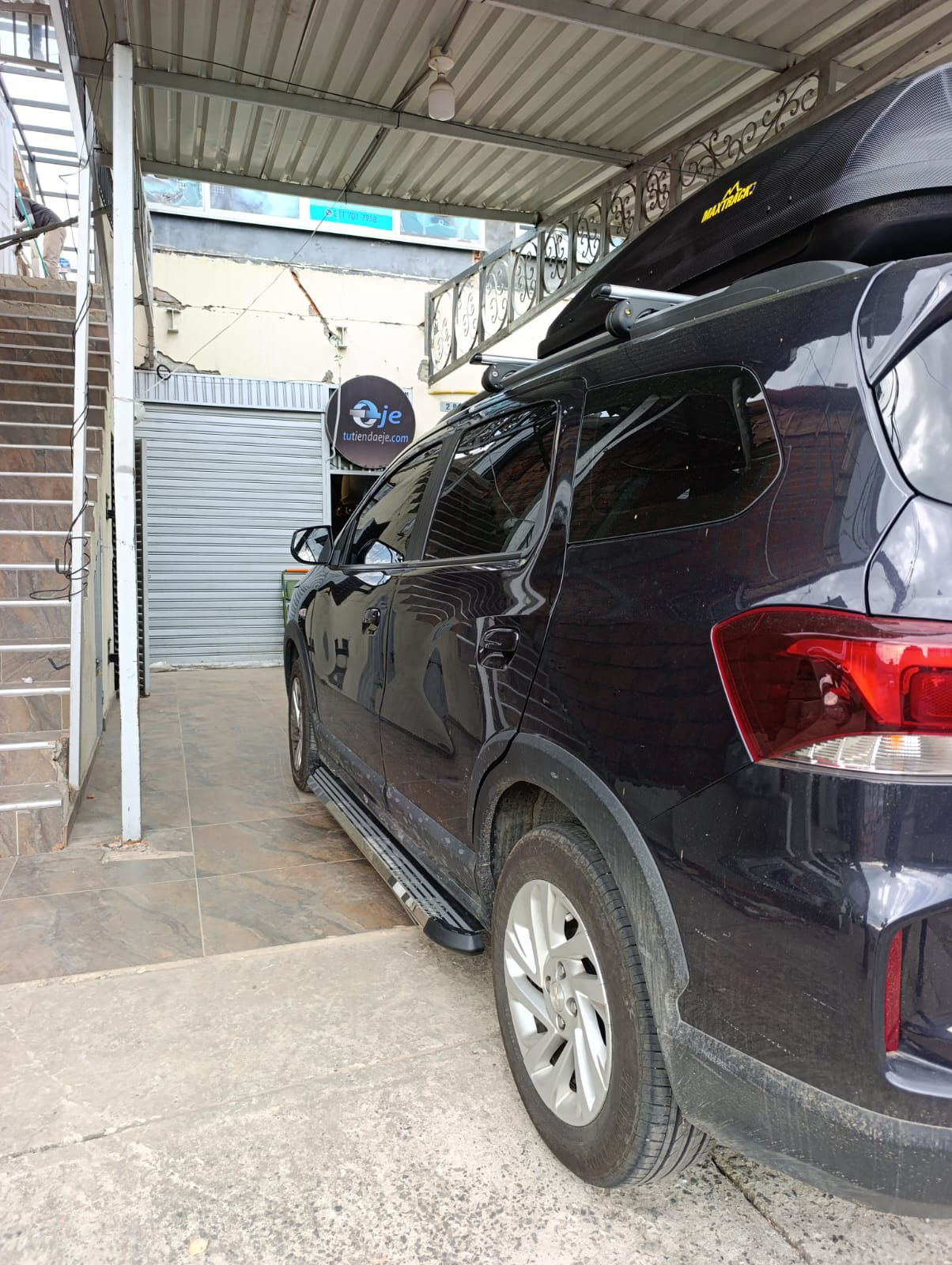 Estribos Planos de Aluminio con Rayas para Chevrolet Spin (2024 - 2028)